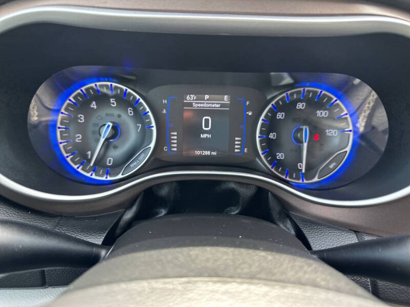 2022 Chrysler Voyager LX