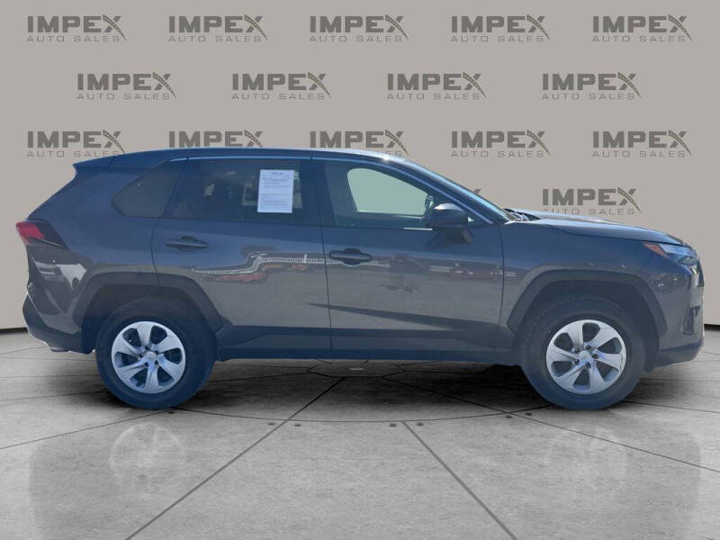 2024 Toyota RAV4 LE