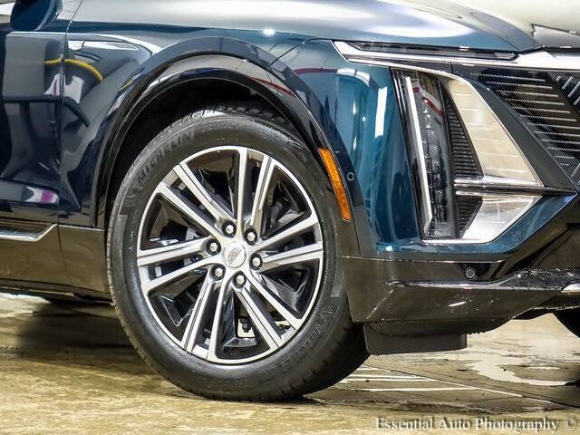 2025 Cadillac LYRIQ Luxury 2