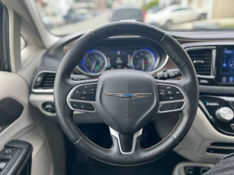 2017 Chrysler Pacifica Touring-L Plus