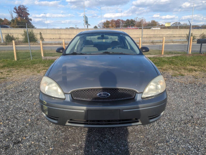 2004 Ford Taurus SE