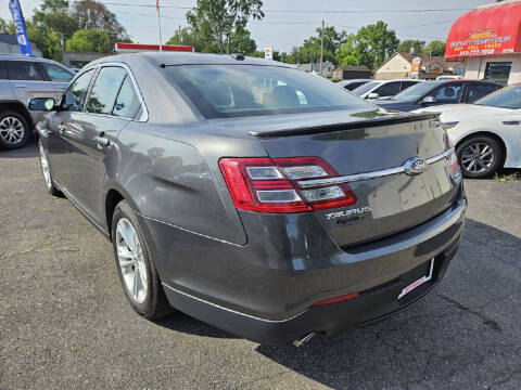 2017 Ford Taurus SEL