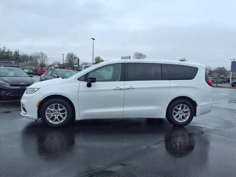 2024 Chrysler Pacifica Touring L