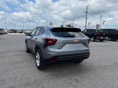 2025 Chevrolet Trax LS