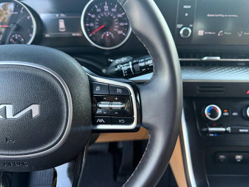 2024 Kia Carnival LX