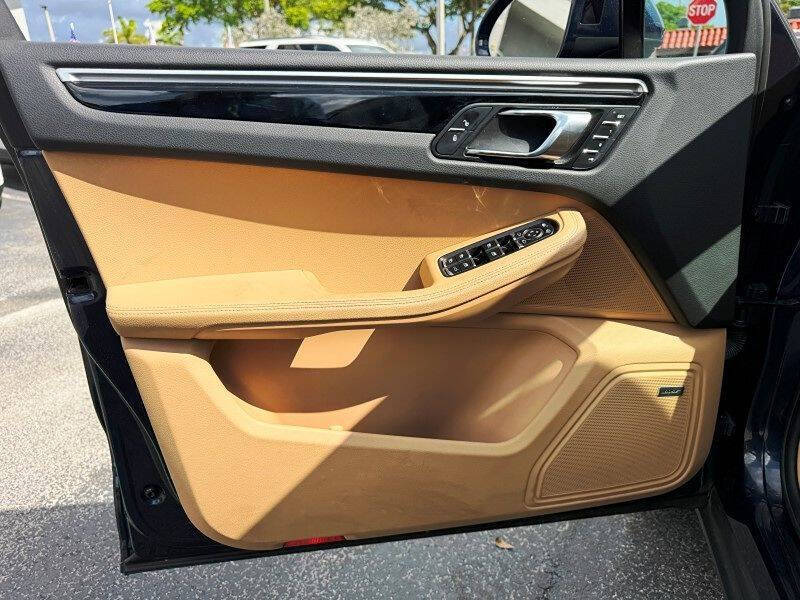 2017 Porsche Macan