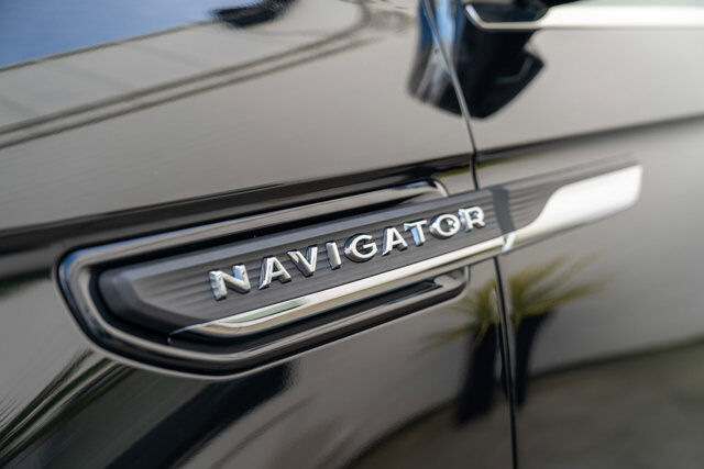 2022 Lincoln Navigator L 6