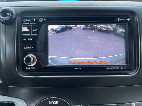 2013 Toyota Sienna LE 7-Passenger