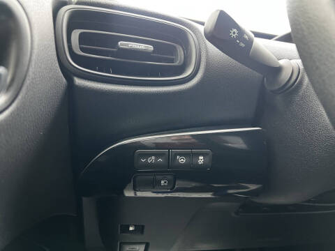 2022 Toyota Prius LE