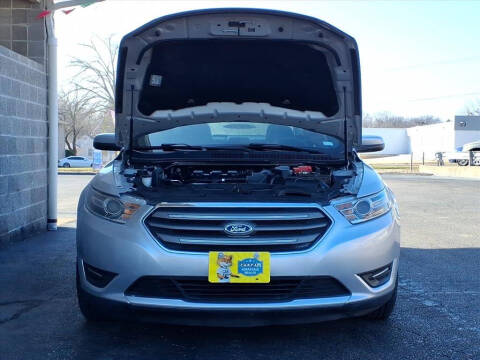 2018 Ford Taurus SEL