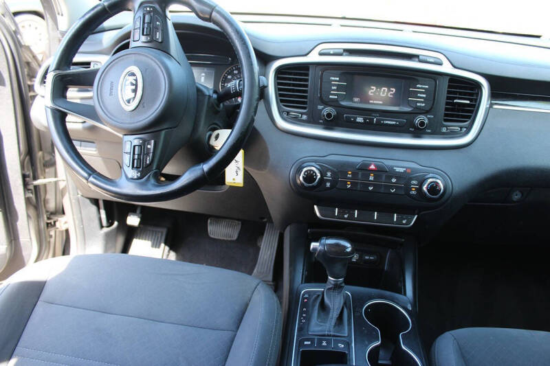 2016 Kia Sorento LX
