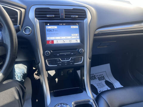 2017 Ford Fusion SE