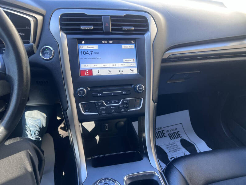 2017 Ford Fusion SE