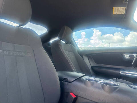 2022 Ford Mustang EcoBoost