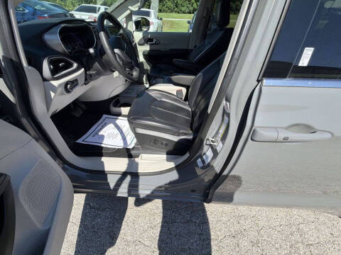 2023 Chrysler Pacifica Touring L