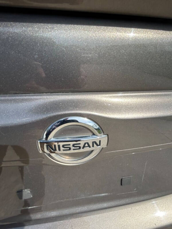 2015 Nissan Versa Sedan SV photo 16