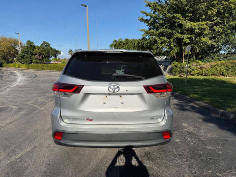 2019 Toyota Highlander SE