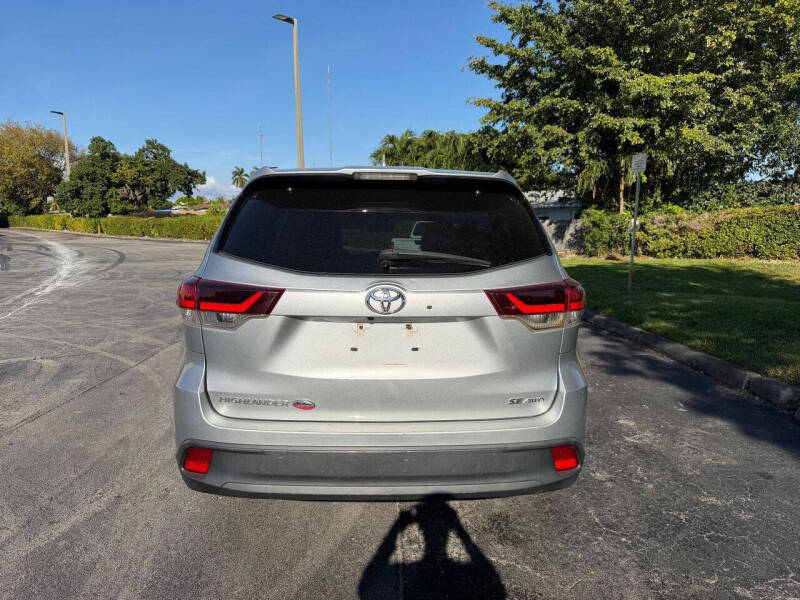 2019 Toyota Highlander SE