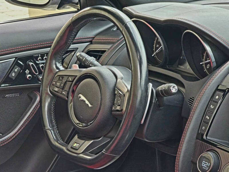 2016 Jaguar F-TYPE R