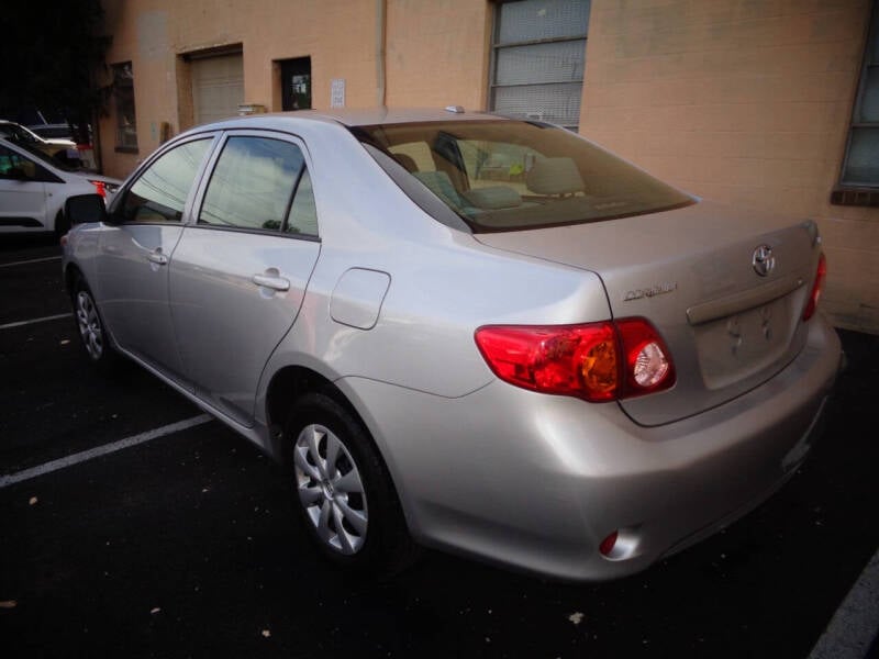 2009 Toyota Corolla LE photo 6