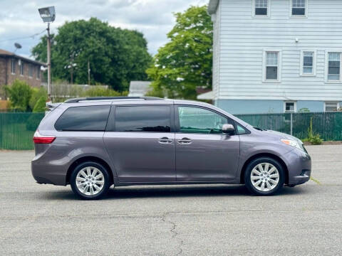 2015 Toyota Sienna LE 7-Passenger