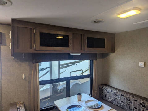 2015 Coachmen RV Apex 300BHS / 34ft