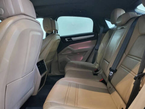 2023 Porsche Cayenne Coupe Platinum Edition