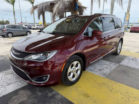 2017 Chrysler Pacifica Touring-L Plus