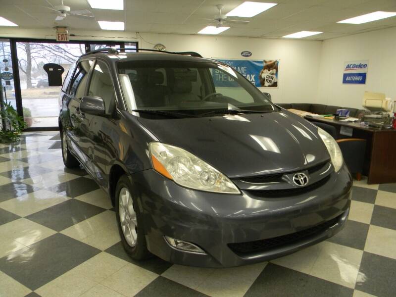 2006 Toyota Sienna for sale at Lindenwood Auto Center in Saint Louis MO