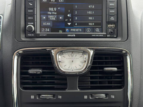 2014 Chrysler Town and Country Touring