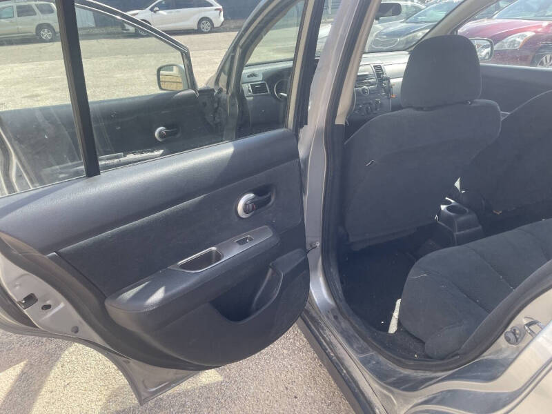 2011 Nissan Versa 1.8 S