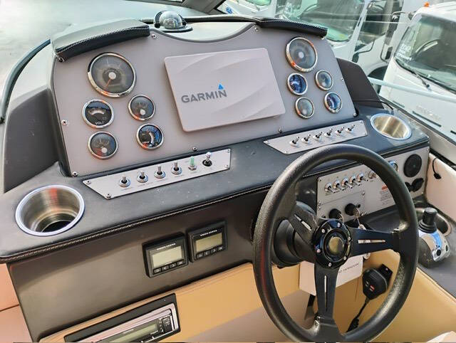 2012 Four Winns V305