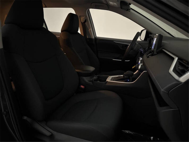 2020 Toyota RAV4 Hybrid LE