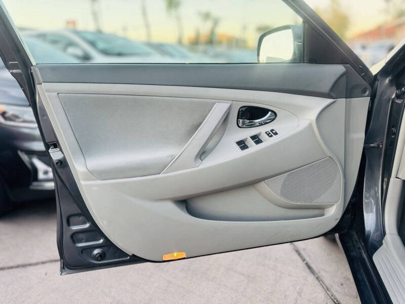 2011 Toyota Camry LE