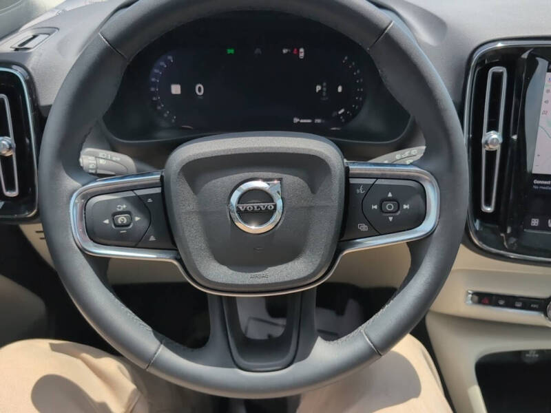 2023 Volvo XC40 B5 Plus Dark Theme