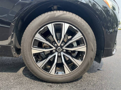 2023 Volvo XC60 B5 Plus Dark Theme