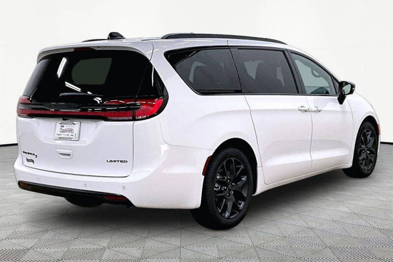 2027 Chrysler Pacifica Limited