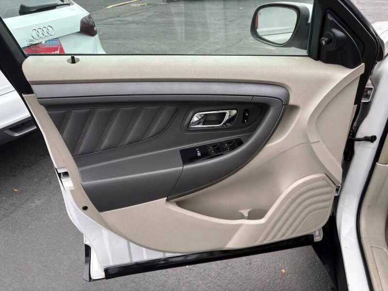 2011 Ford Taurus SEL