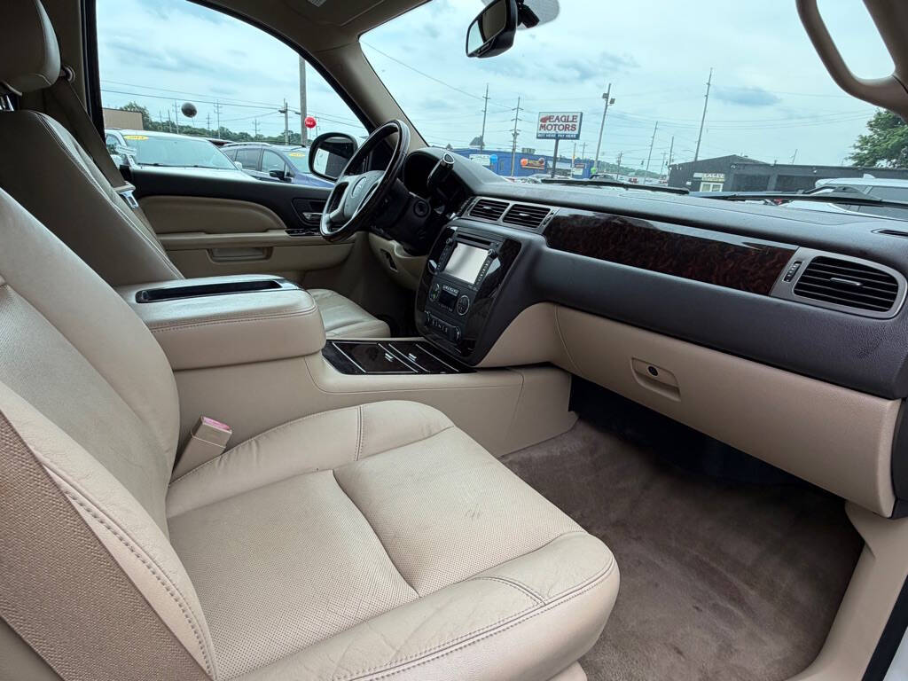 White 2012 GMC Yukon Denali AWD Denali 4dr SUV 8