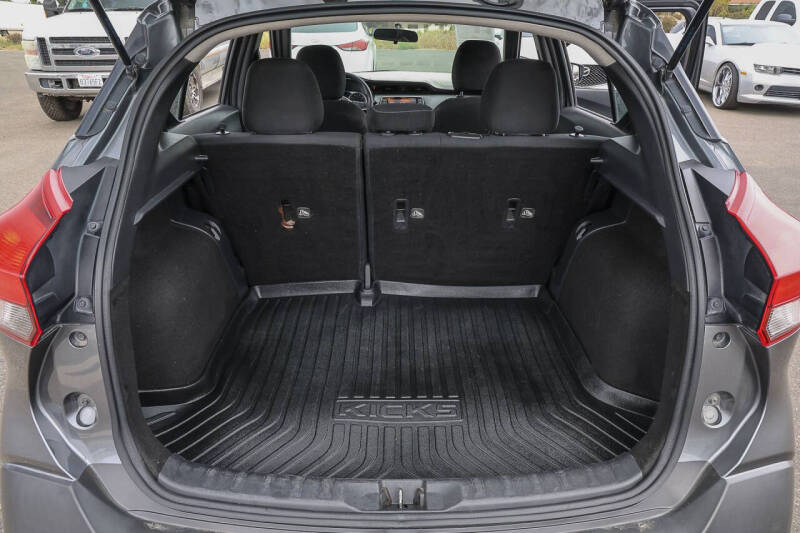 2019 Nissan Kicks S