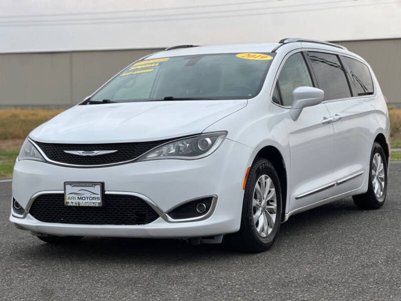 2017 Chrysler Pacifica Touring-L Plus