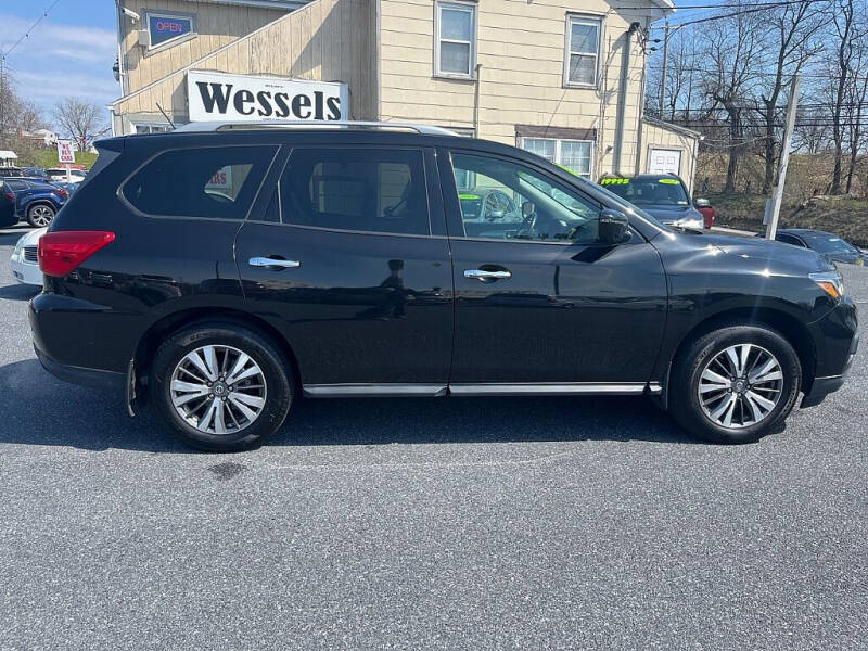 2017 Nissan Pathfinder SL