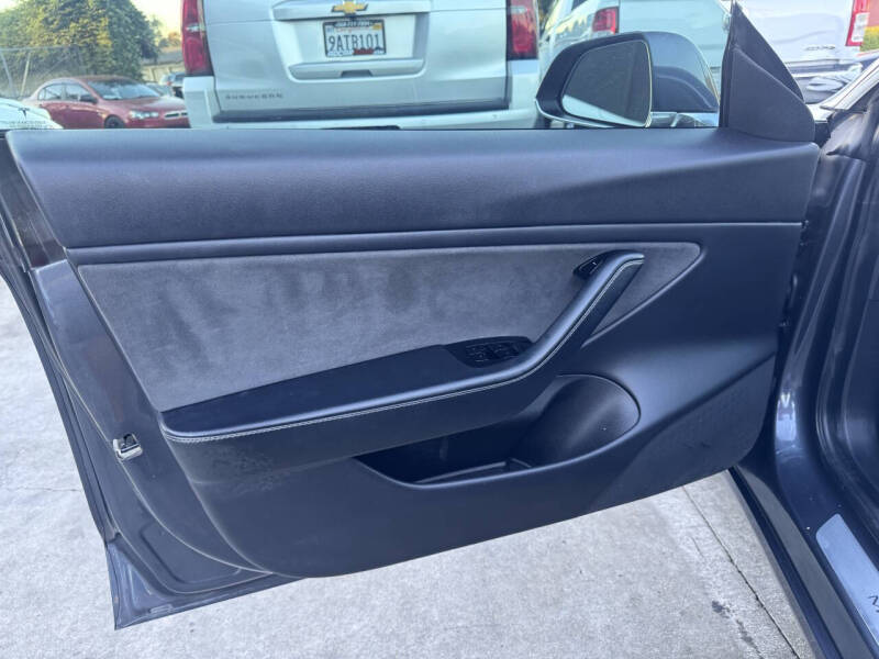 2019 Tesla Model 3 Standard Range Plus