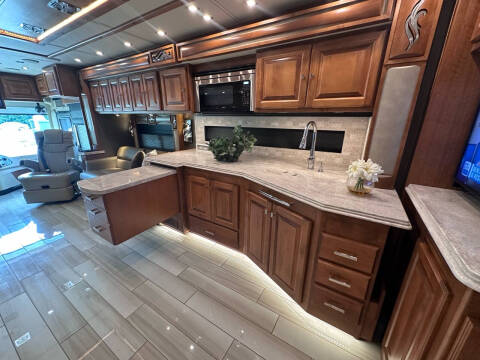 2019 Tiffin Phaeton 40qkh BUNK BEDS, King Bed