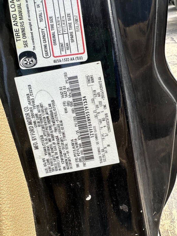 2005 Ford Mustang V6 Deluxe