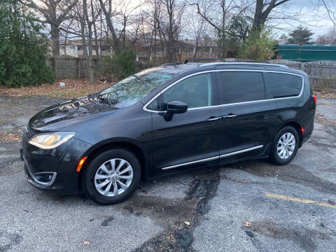 2018 Chrysler Pacifica for sale at TKP Auto Sales in Eastlake OH