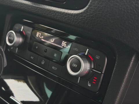 2017 Volkswagen Touareg V6 Sport