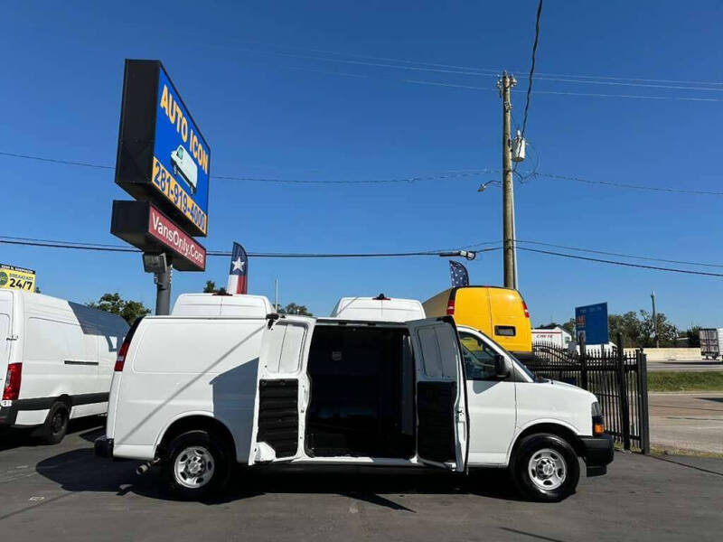 2022 Chevrolet Express 2500