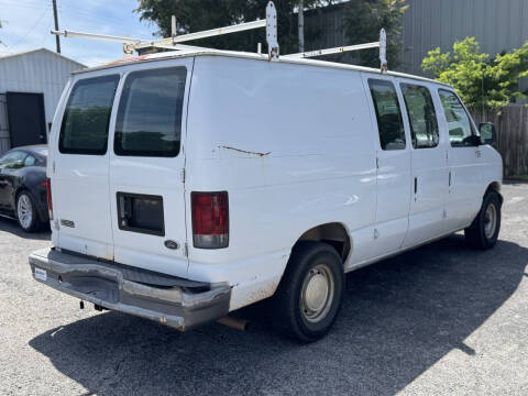 2003 Ford E-Series E-150 Base