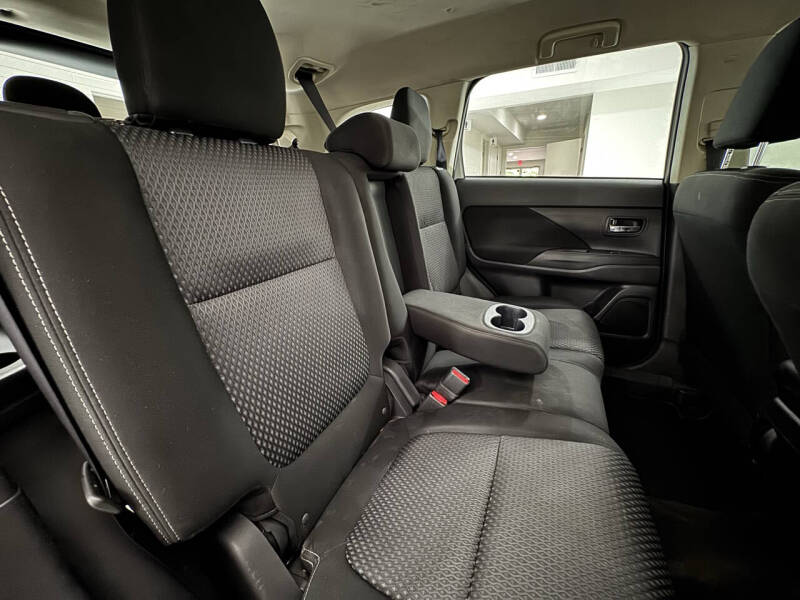 2016 Mitsubishi Outlander ES